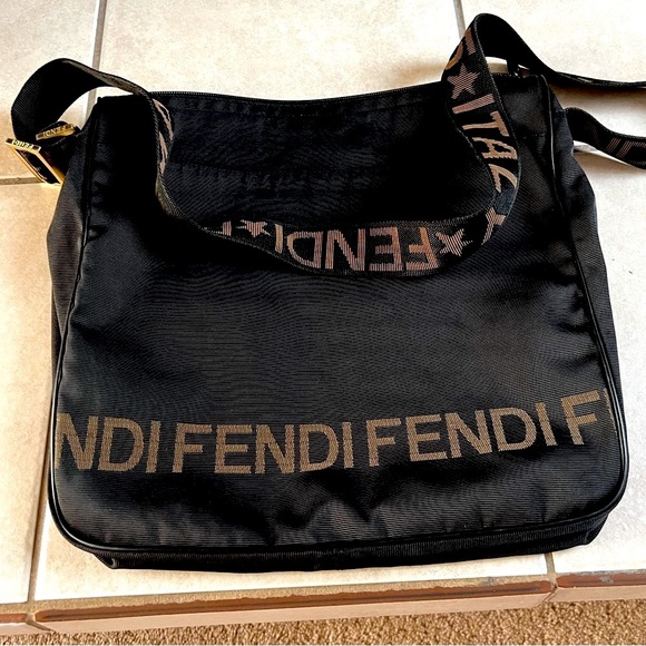 FENDIauthentic messenger crossbody bag